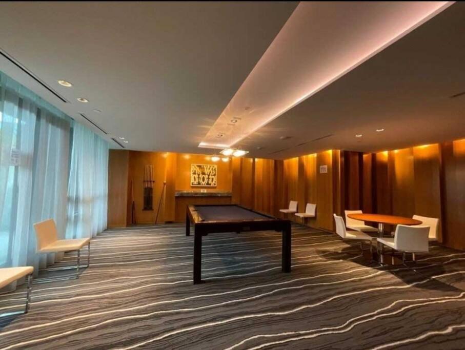 Cn Tower View With Free Parking, Pool, & More Amenities Toronto Zewnętrze zdjęcie