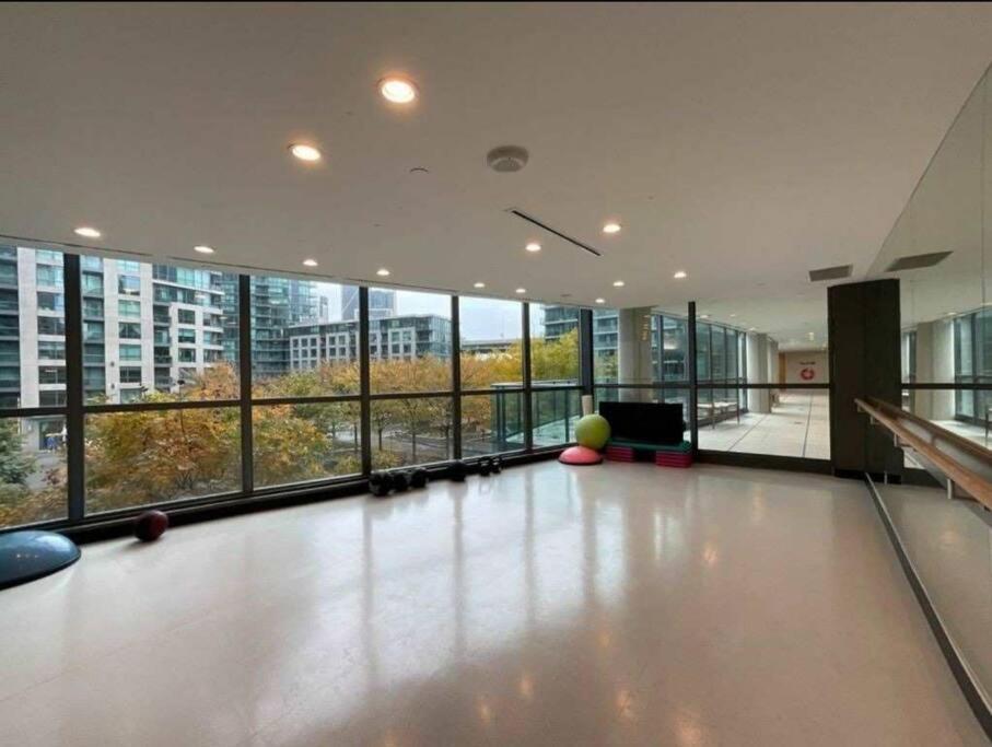 Cn Tower View With Free Parking, Pool, & More Amenities Toronto Zewnętrze zdjęcie