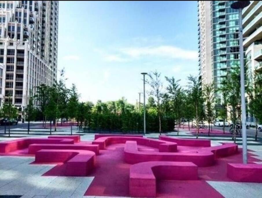 Cn Tower View With Free Parking, Pool, & More Amenities Toronto Zewnętrze zdjęcie