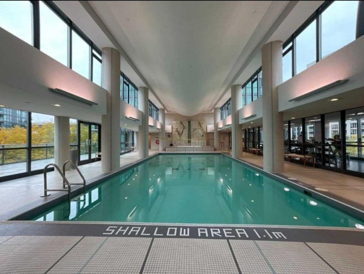 Cn Tower View With Free Parking, Pool, & More Amenities Toronto Zewnętrze zdjęcie